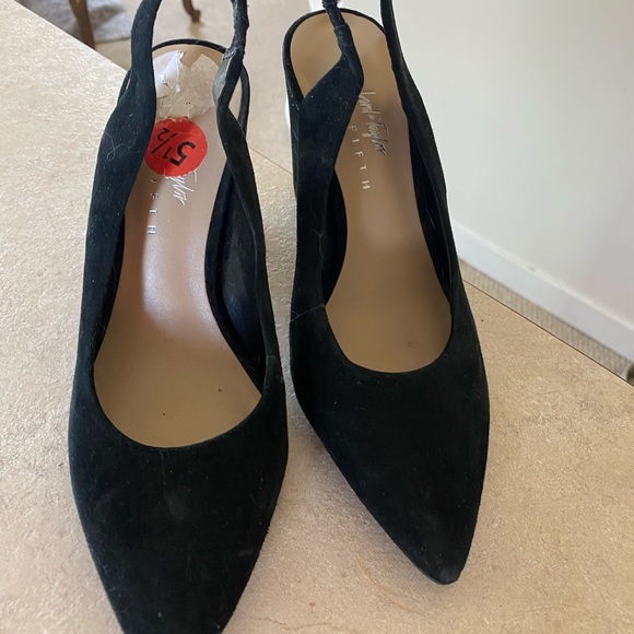 Lord and Taylor size 5.5 pointed toe heels - Picture 2 of 4